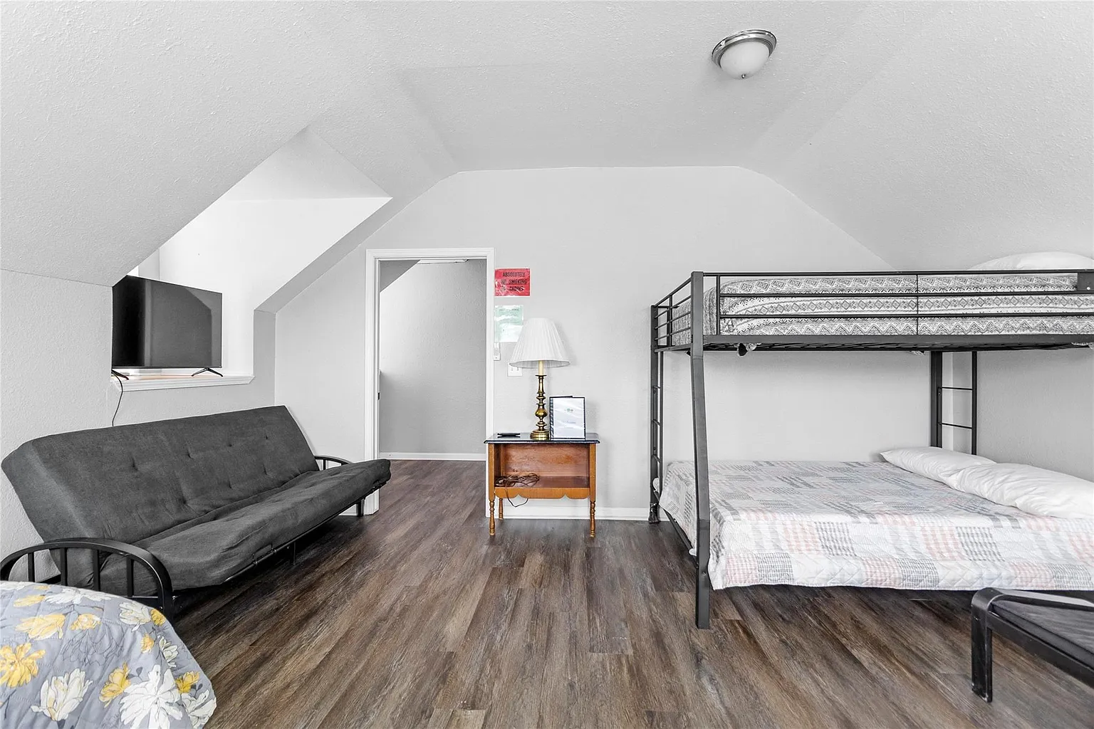 Cabin sleeping area with room for the whole family